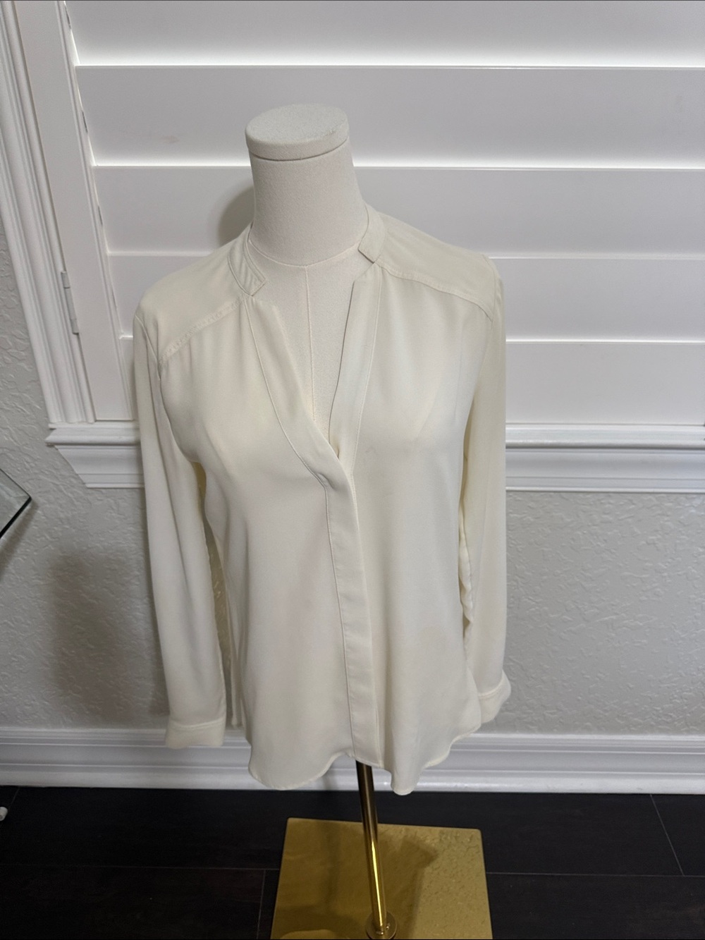 Banana Republic Cream Split-Neck Long Sleeve Blouse